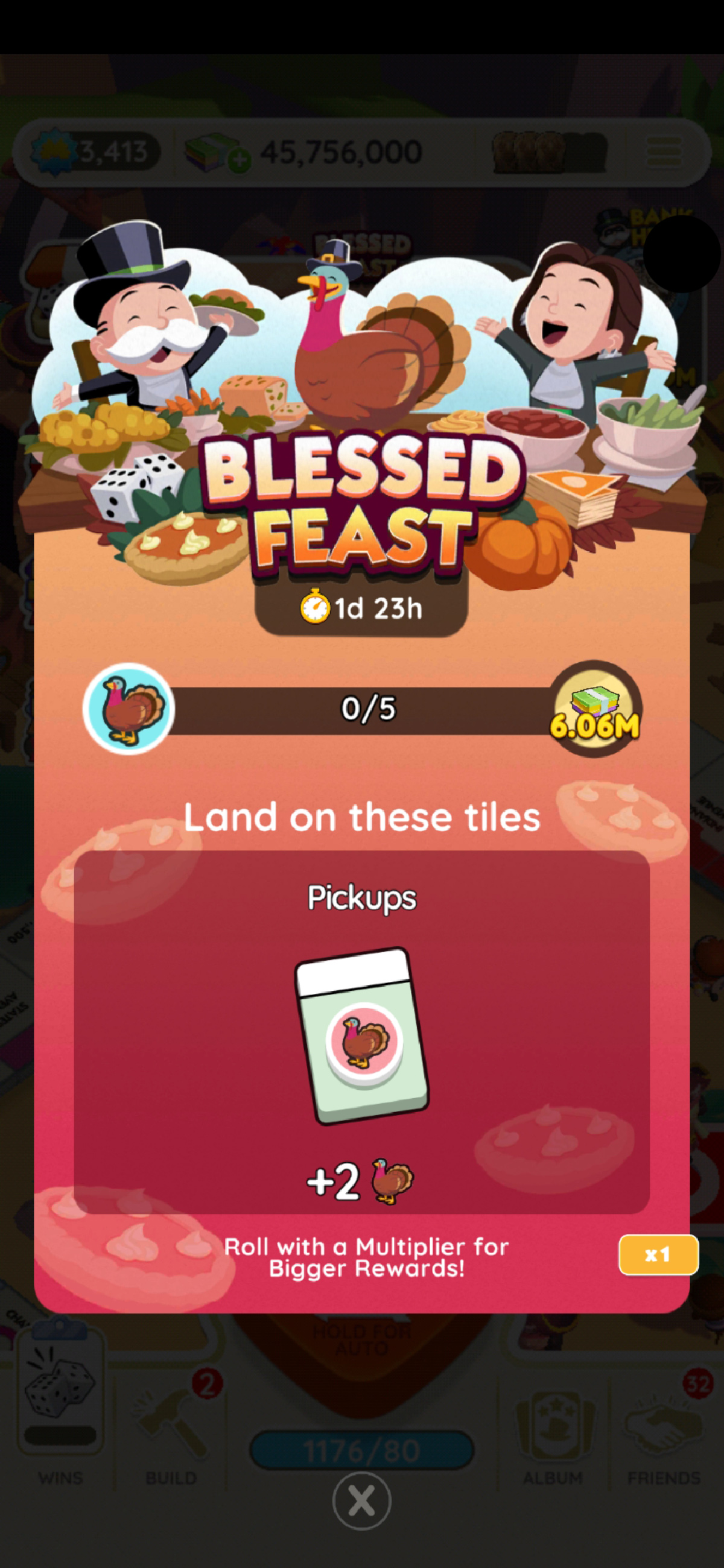 Una imagen del tamaño de un encabezado para el evento Blessed Feast en Monopoly GO que muestra al tío rico Pennybags en el lado izquierdo de una mesa con una morena a la derecha.  Hay un pavo entre ellos.  La imagen es parte de una lista de todas las recompensas, hitos y premios que puedes obtener para el evento Blessed Feast en Monopoly GO, así como también cómo jugar el evento y ganar.