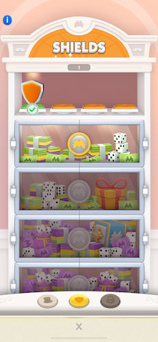 Funda con escudos Monopoly Go con un escudo amarillo en la parte superior. 