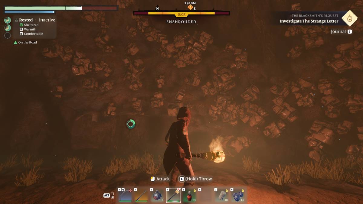 El jugador frente a un gran depósito de sal en las minas de sal de Egerton en Enshrouded