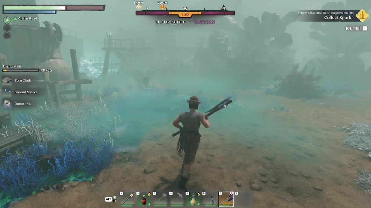 Personaje empuñando una guillotina en la Sábana Santa.