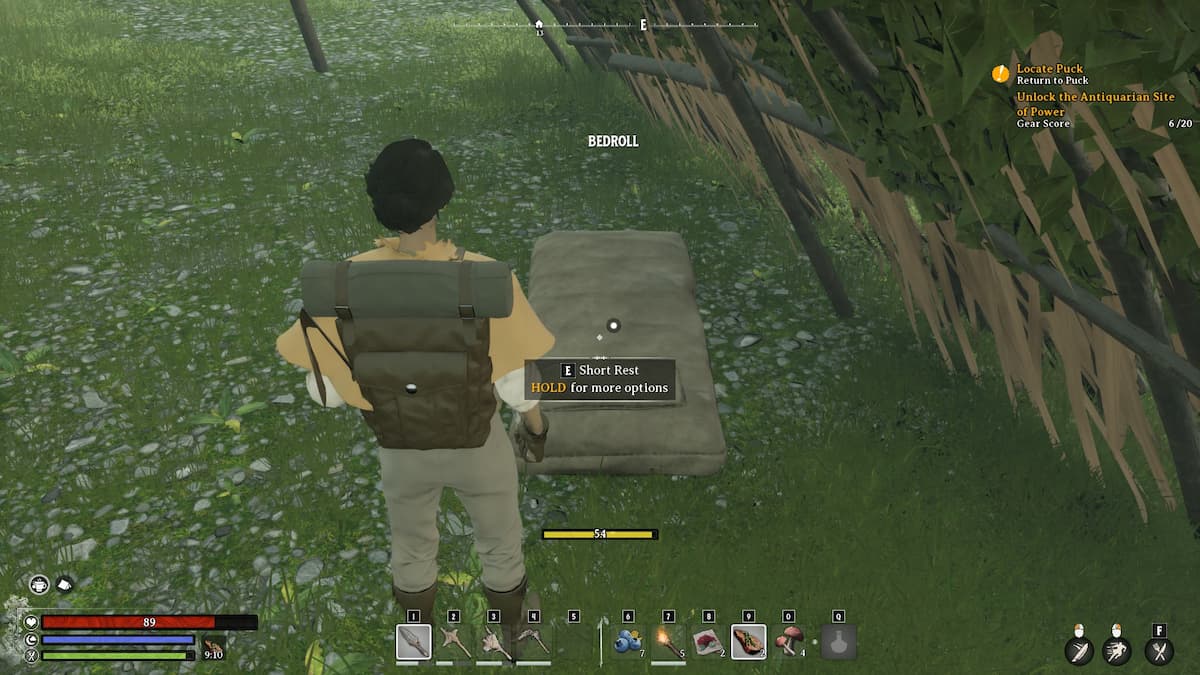 Personaje de pie sobre Bedroll. 