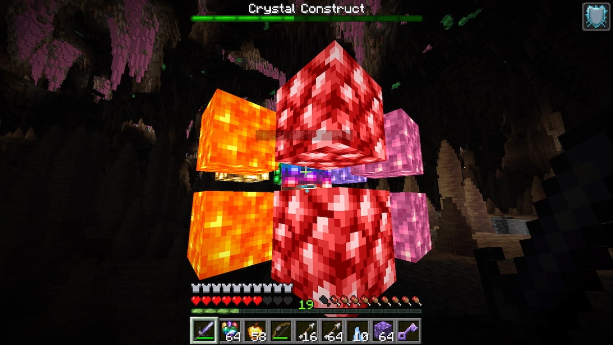 Un jefe flotante de Crystal Construct hecho de bloques de colores en el mod Infinite Abyss.