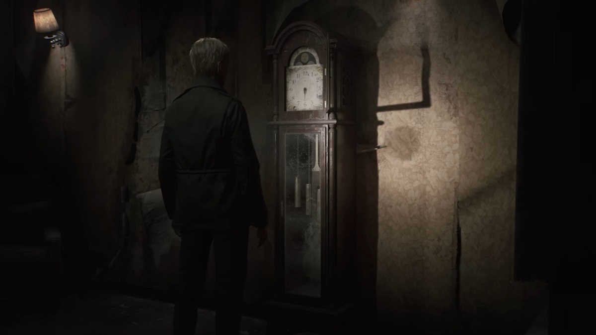 James mirando un reloj