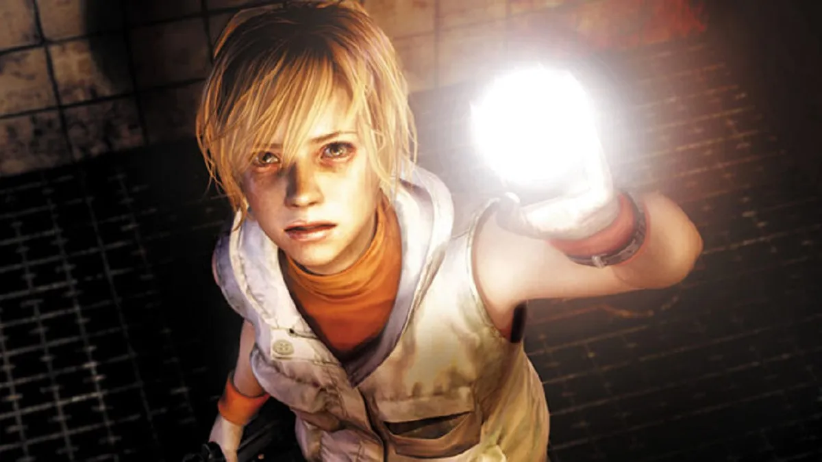 10 increíbles personajes femeninos de videojuegos para honrar el Día Internacional de la Mujer 19 Heather sosteniendo una linterna frente a la cámara