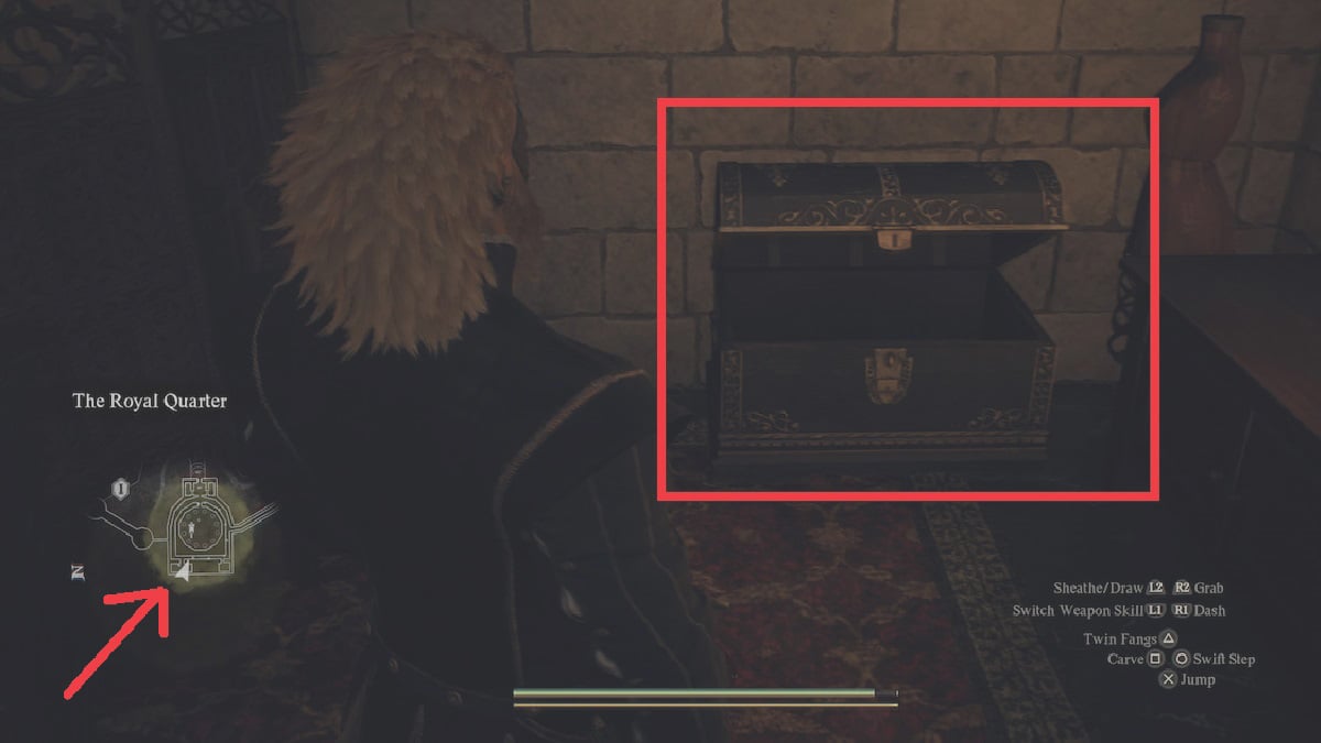 Dragones Dogma 2 jugador con atuendo real comenzando en un cofre abierto en una habitación con poca luz