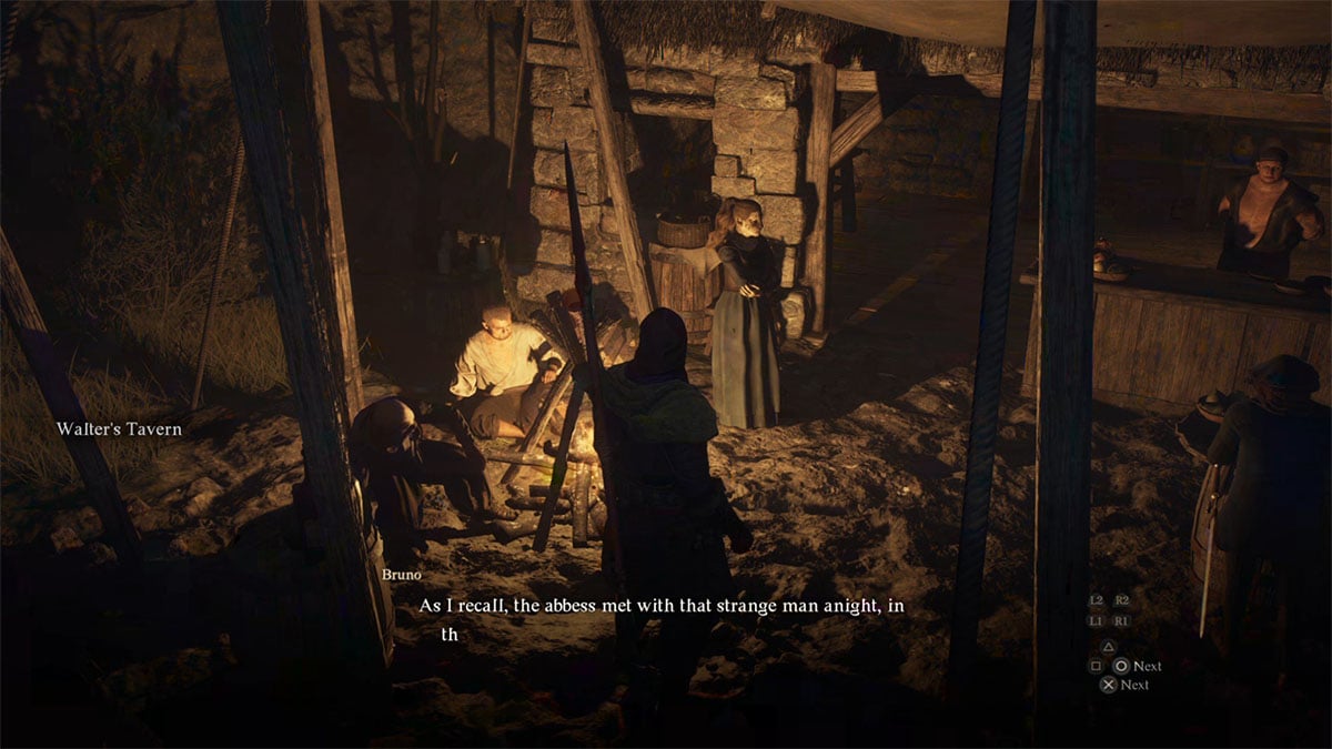 Una taberna con gente reunida alrededor del bar sentada durante la noche.