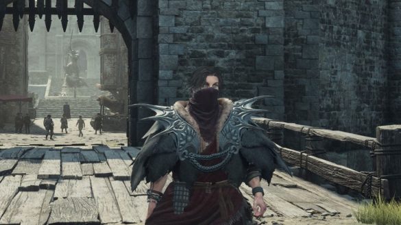 An Arisen wearing the Saurianscale Cape in Dragon