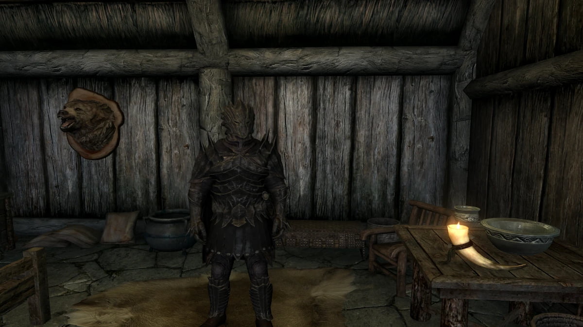 Personaje masculino con una armadura Dark Seducer nueva y un casco que cubre toda la cara.