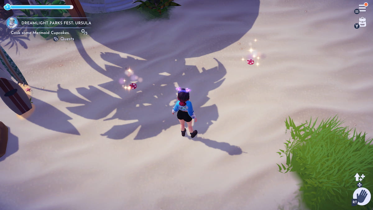 Botones rojos de Disney Dreamlight Valley en el suelo en Dazzle Beach para Dreamlight Parks Fest