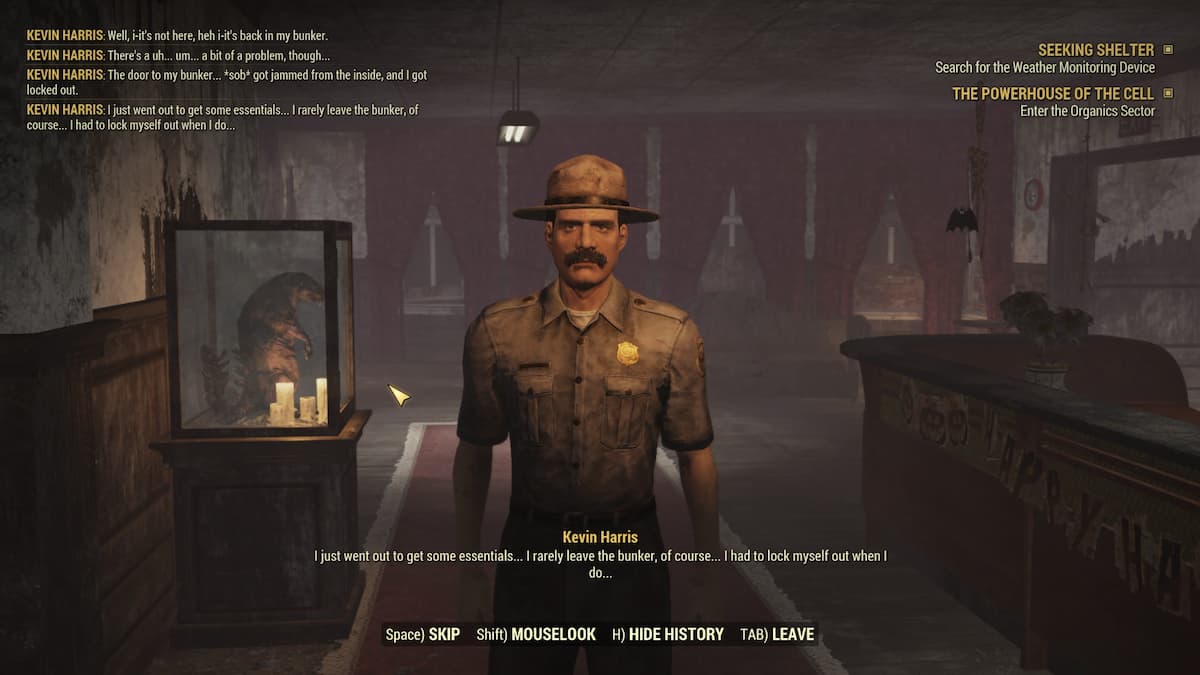 Guardabosques Kevin en el Centro de visitantes de Shenandoah. 