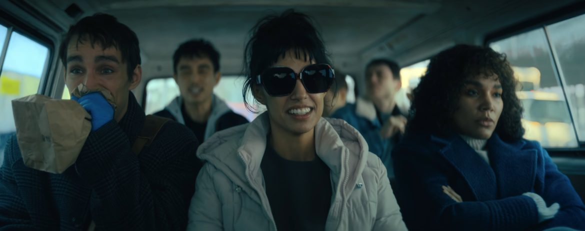 Explicación del episodio 2 de la temporada 4 de 'Umbrella Academy': Jean y Gene están cinco pasos por delante en New Grumpson
