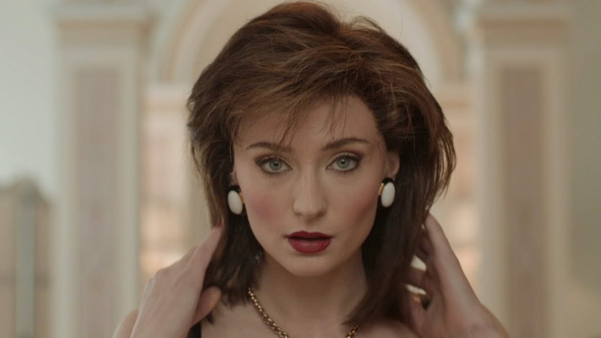 Resumen: Sophie Turner impresiona en el estreno de 'Joan'
