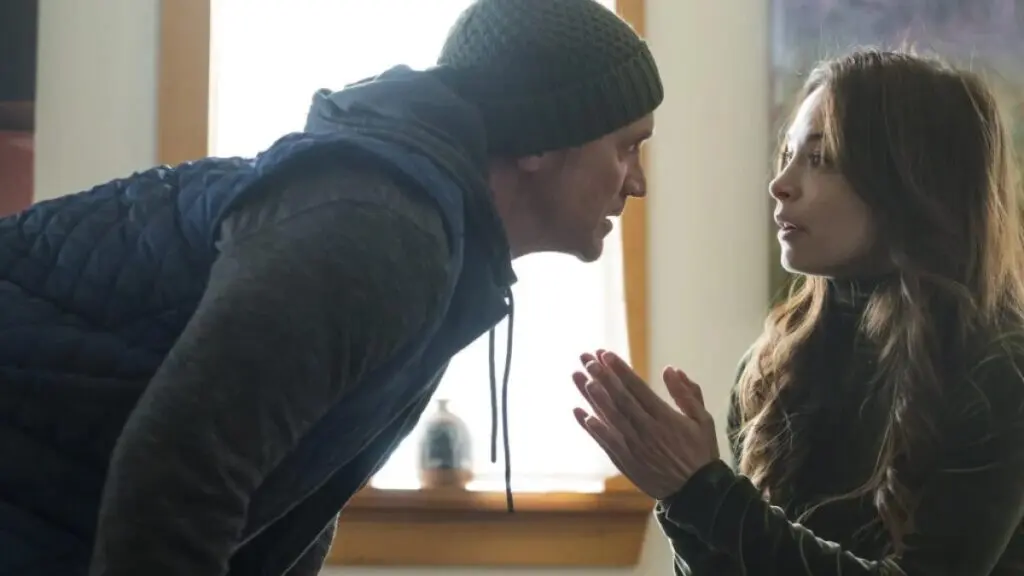 Devon Sawa și Kristin Kreuk în Murder in a Small Town