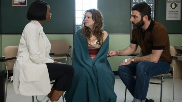 El Dr. Wolf toma pastillas en el episodio 4 de 'Brilliant Minds'
