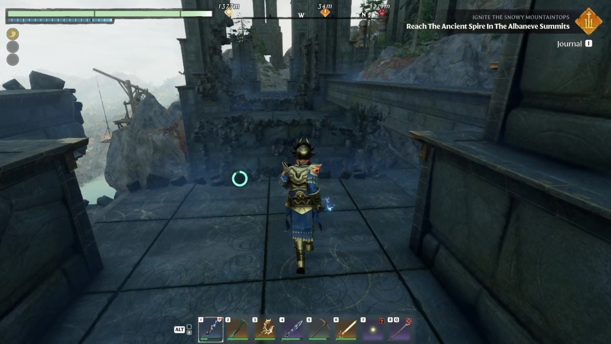 Puente envuelto en las cumbres de Albaneve