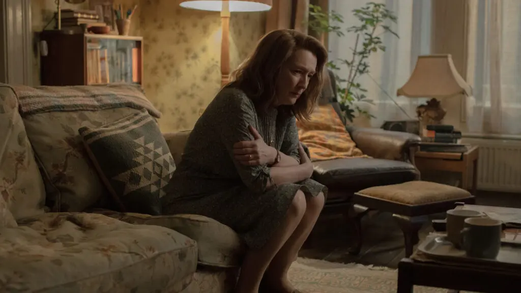 Lesley Manville como Nancy Brigstocke (2001)