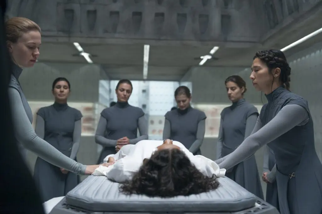 'दून: प्रोफेसी' अंततः एपिसोड 3 में कुछ कमजोरियां दिखाती है 10 क्लो ली और एओइफ़ हिंड्स इन ड्यून: भविष्यवाणी