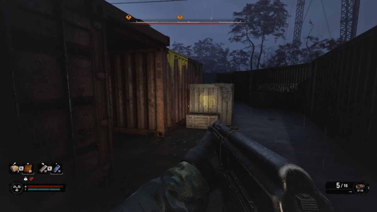 Escalando una caja y un contenedor pintados de amarillo para liberar a Pseudogiant en la misión secundaria Just Business en Stalker 2