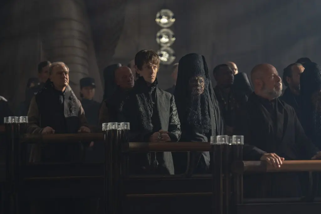 Το "Dune: Prophecy" γίνεται πολύ πυκνό για το καλό του στο επεισόδιο 4 10 Έντουαρντ Ντέιβις και Έμιλυ Γουάτσον στο Dune: Prophecy