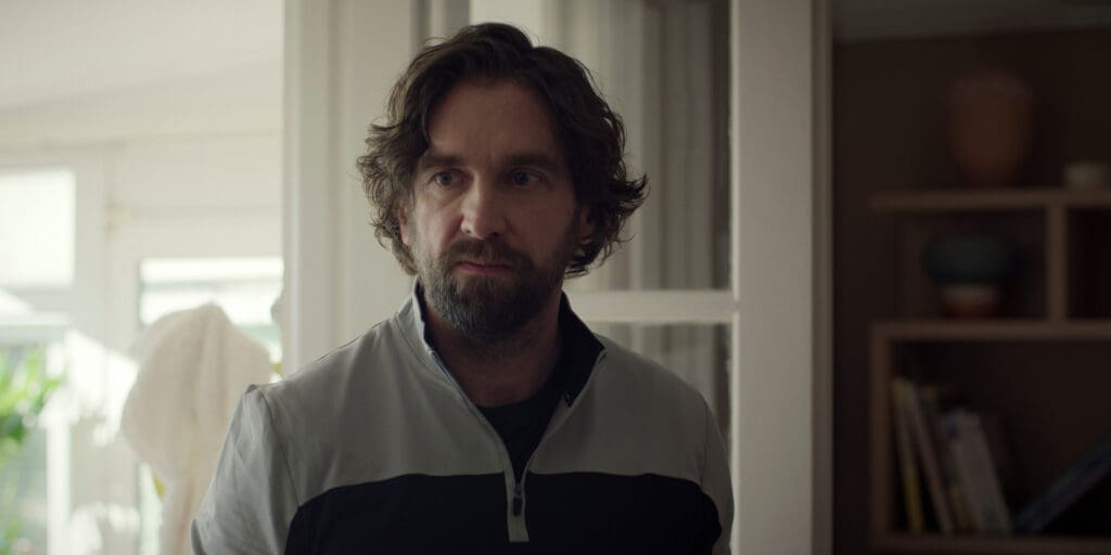 Owen McDonnell en Malas hermanas