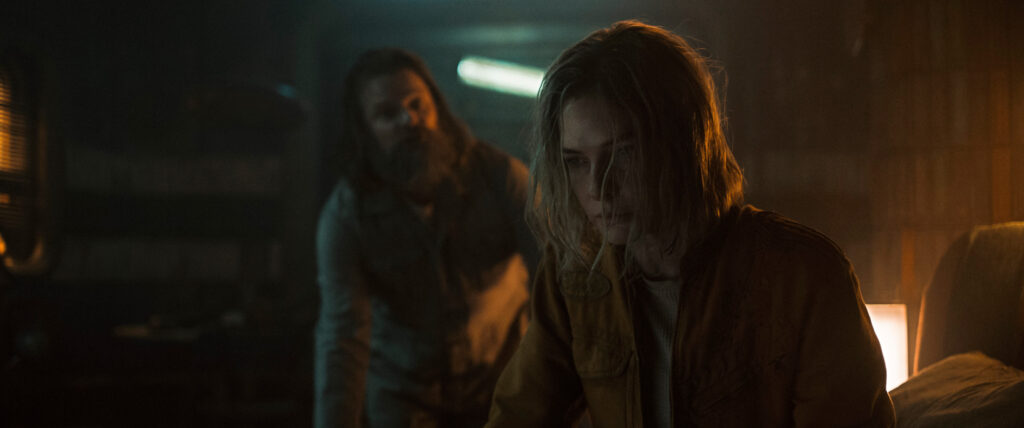 साइलो में स्टीव ज़ैन और रेबेका फर्ग्यूसन 