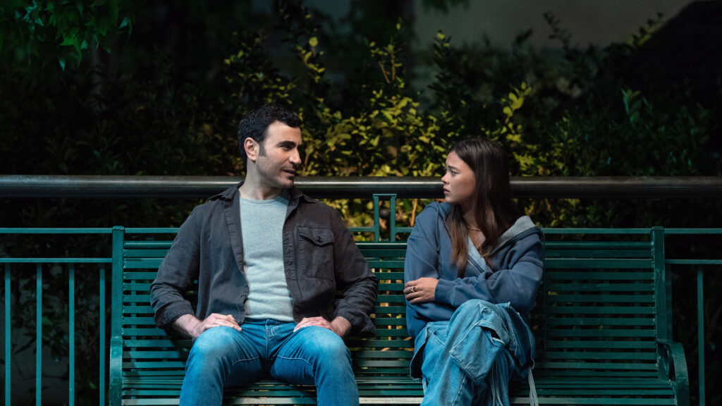 Brett Goldstein und Lukita Maxwell in Shrinkage