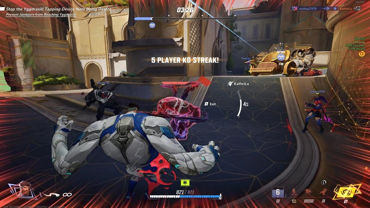 Mister Fantastic peleando cerca de otros tanques