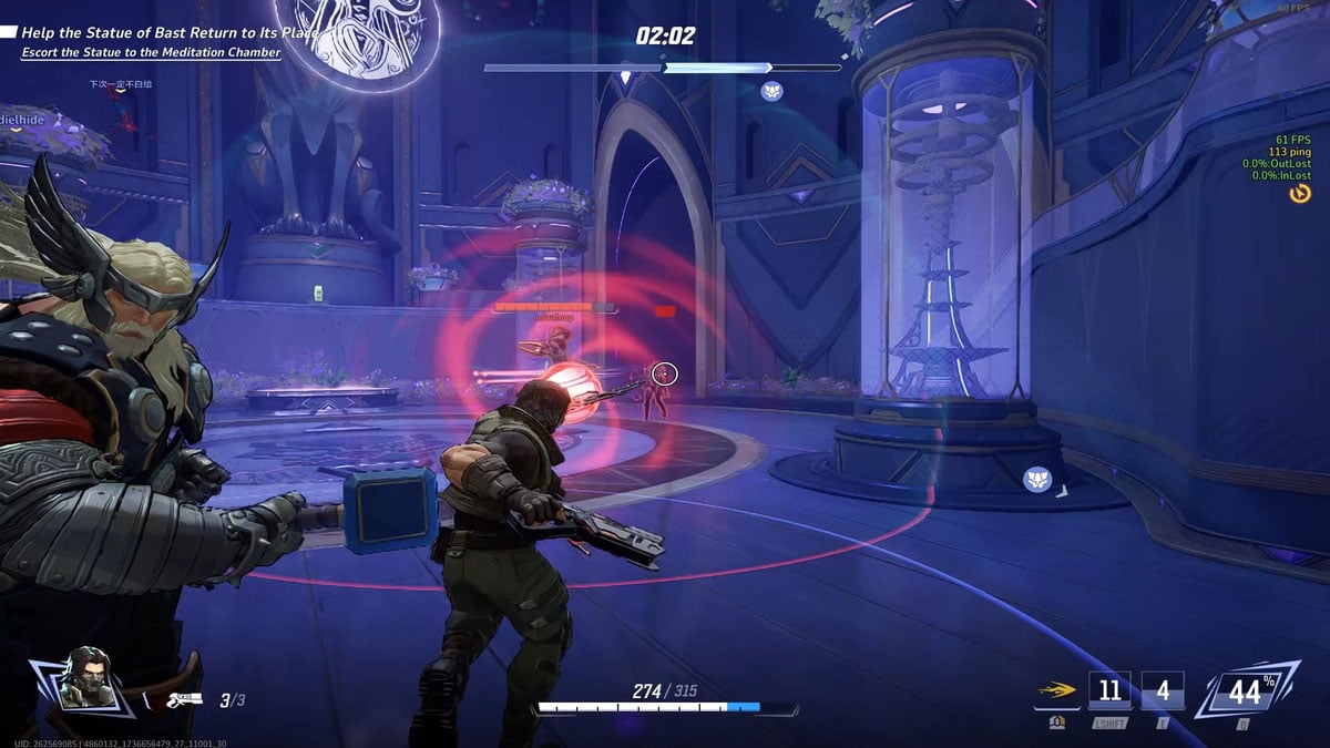 Marvel Rivals: Guía de personajes del Soldado de Invierno (Bucky) 19 Bucky usa un gancho para atrapar a un sanador en Marvel Rivals