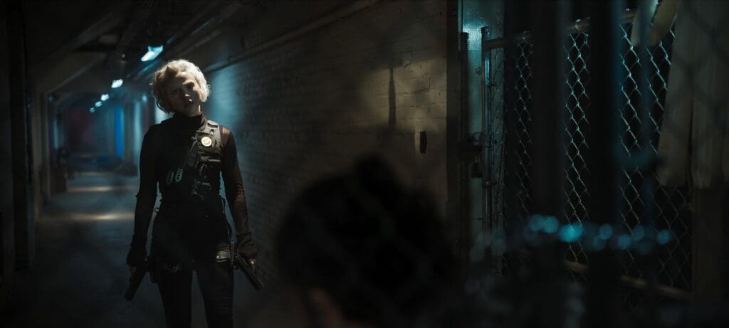 Maddie Hasson als Nichika Lashin in Folge 202 von The Recruit.