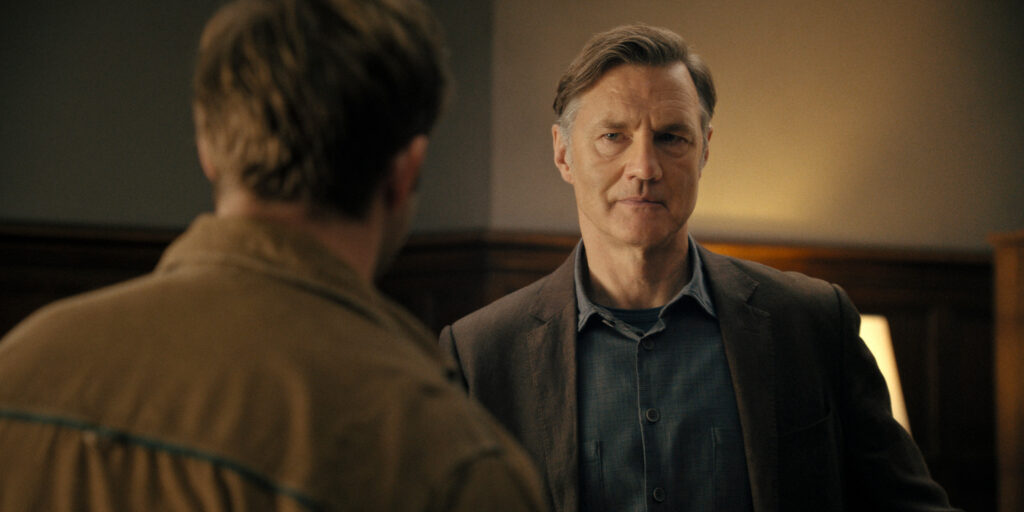 Leo Woodall e David Morrissey no Prime Target