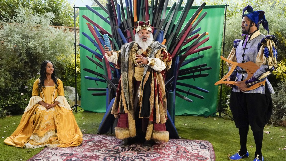 Tetona Jackson, Geoffrey Owens and Damon Wayans Jr in Poppa