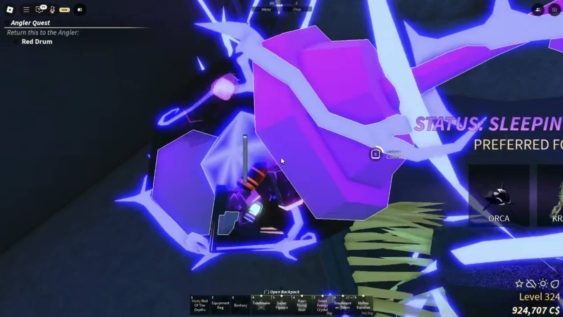 Jogador pegando a lanterna do pescador de um peixe adormecido na experiência Fisch Roblox