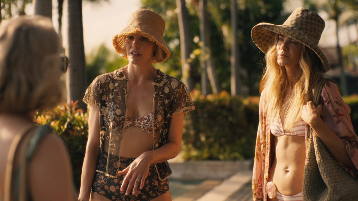 Leslie Bibb and Michelle Monaghan in The White Lotus Season 3