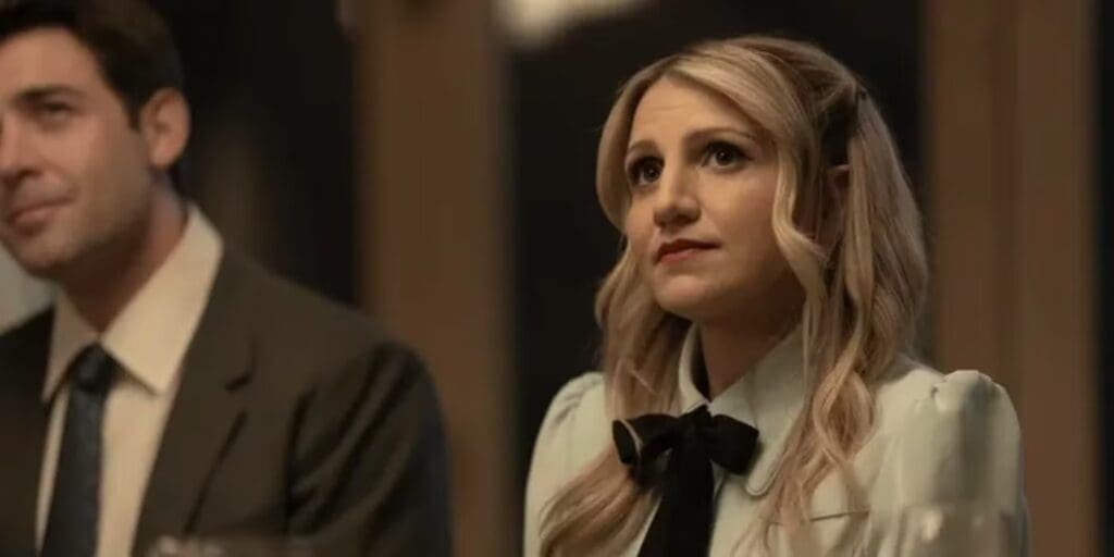 Annaleigh Ashford mit glücklichem Gesicht