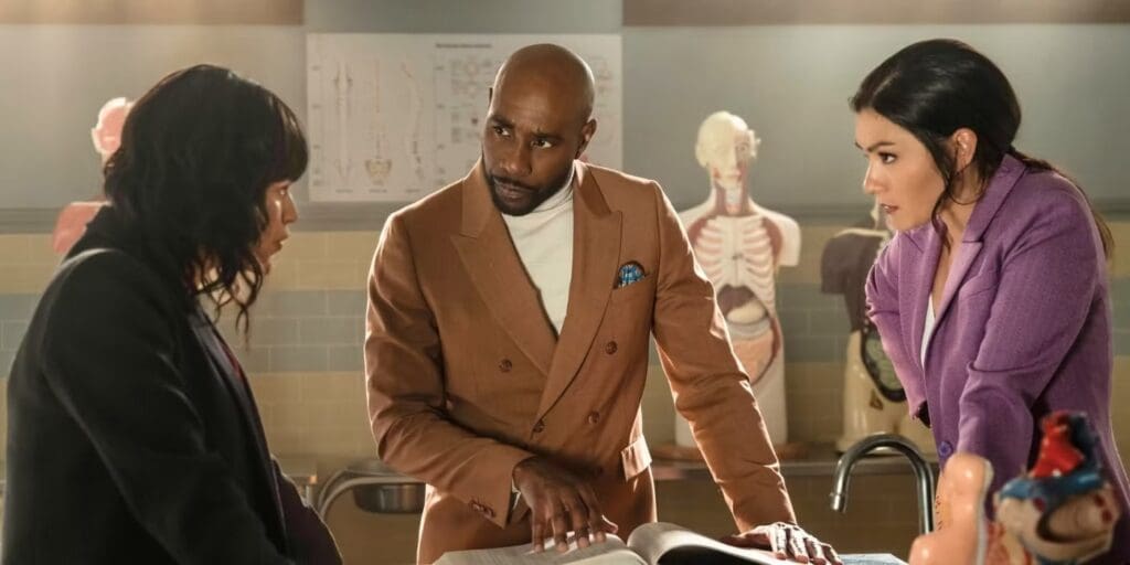 Eve Hewson, Morris Chestnut och Inga Schlingmann i Watson