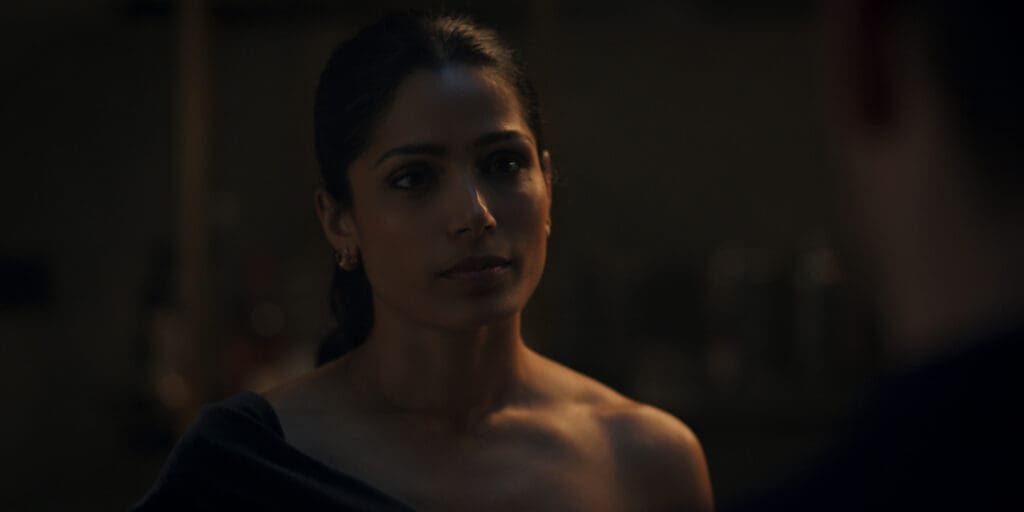 Freida Pinto i Surface sesong 2