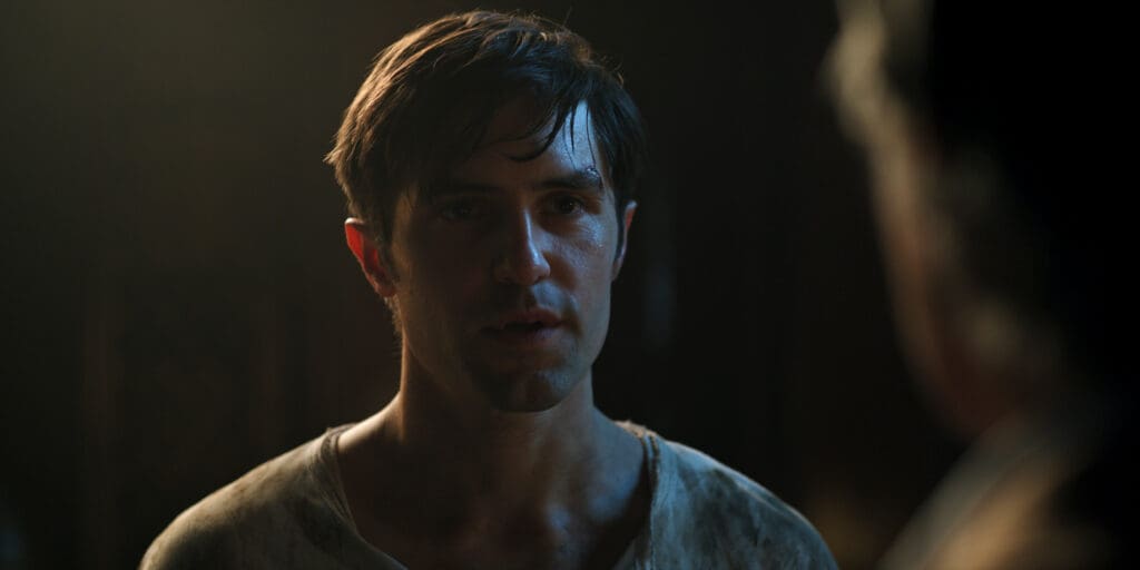 Surface 시즌 2의 Phil Dunster