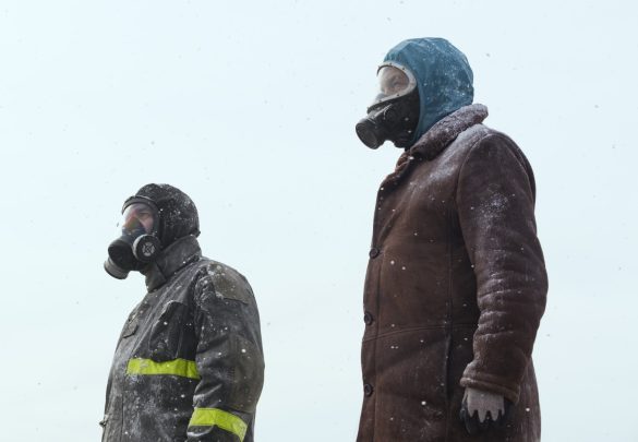 (L to R) César Troncoso, Ricardo Darín in The Eternaut/El Eternauta.