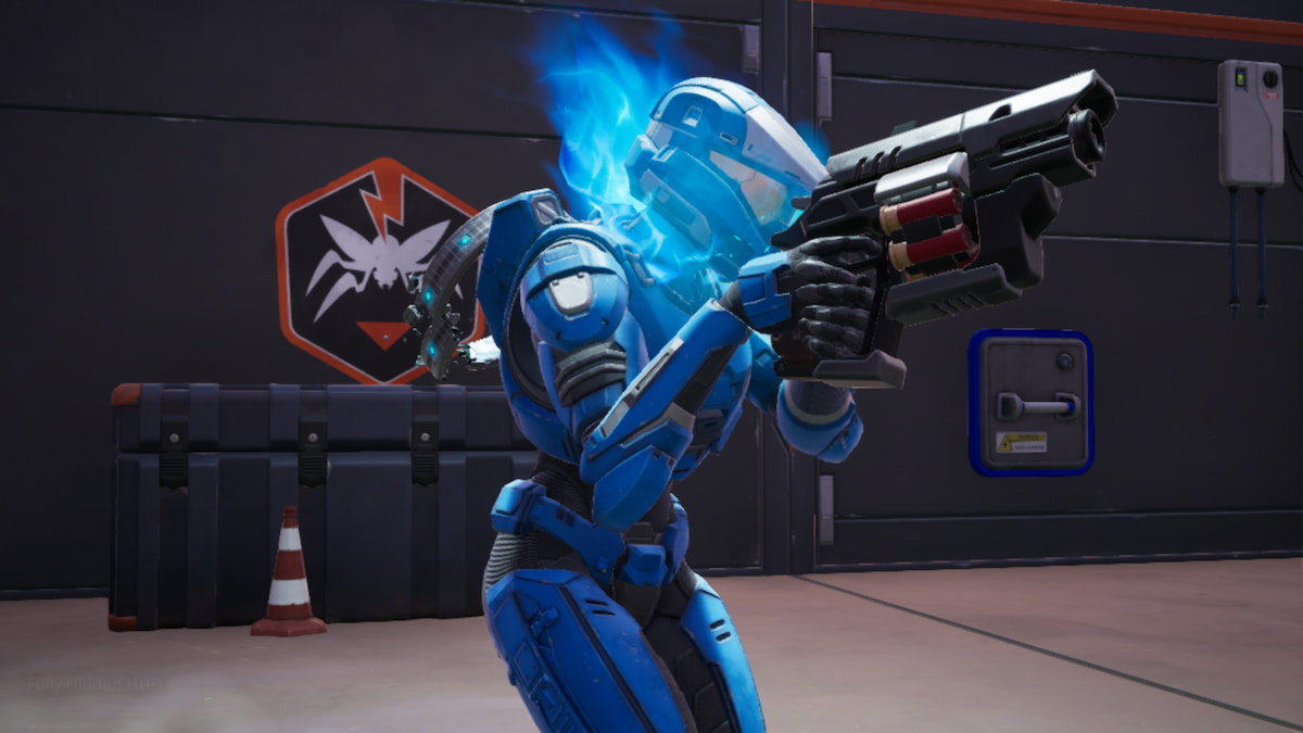 Ein blauer Spartaner mit einer Waffe in einem Oxr-Bunker in Fortnite