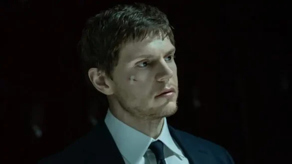 Evan Peters in The Beauty