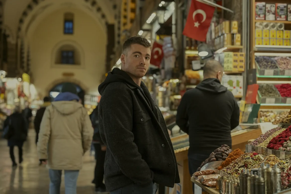 Resumen del episodio 1 de la temporada 3 de 'The Night Agent': Peter está de vuelta en la misión
